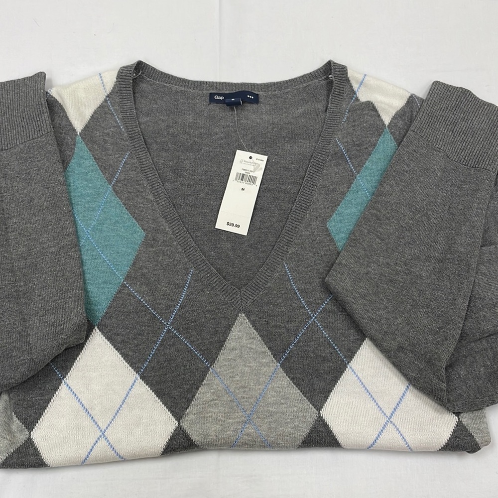 NWT Gap Factory V-neck argyle sweater sz M